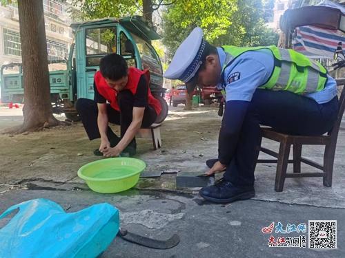 武寧交警 夏季 文明交通創建 宣傳志愿服務活動進社區 組圖