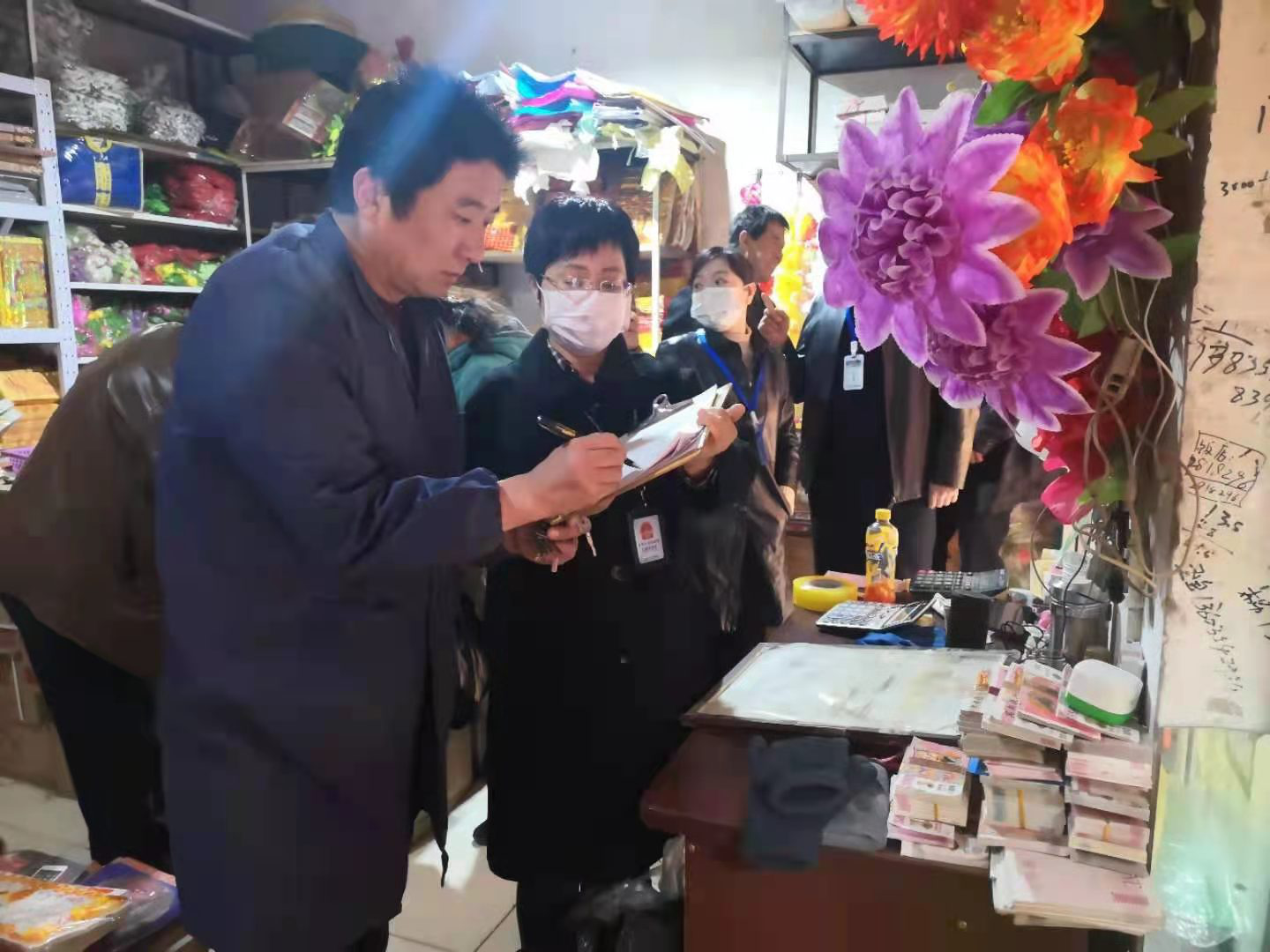 太原市尖草坪區小商品市場監管所開展封建迷信殯葬用品和高仿人民幣版冥幣專項檢查